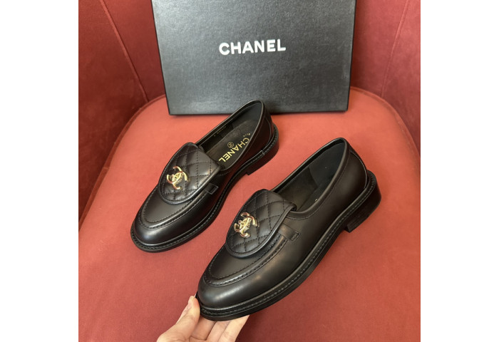 CH@NEL SNEAKERS