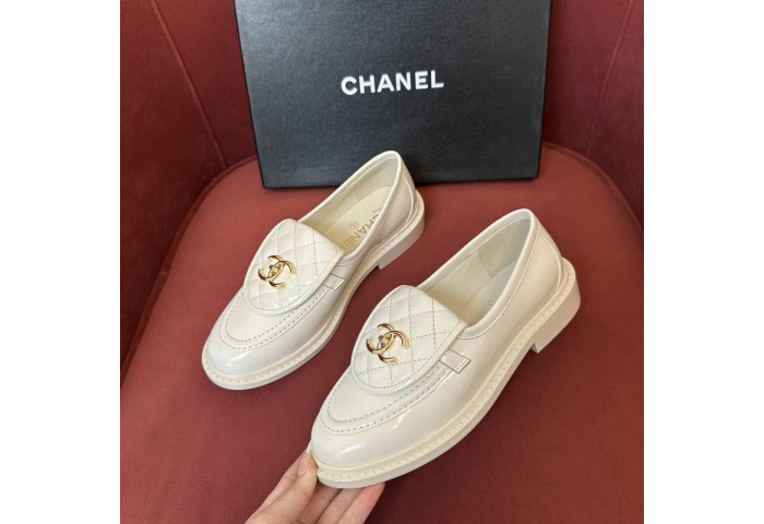 CH@NEL SNEAKERS