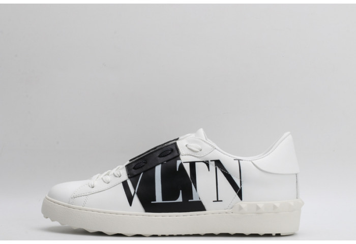 Va*lentino sneaker