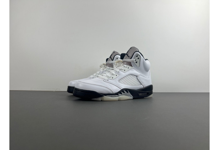 Jordan 5 Retro "White and Black"   DD0587-110