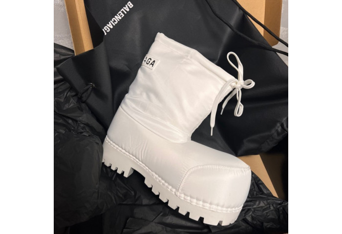 Ba*len*cia*ga boots