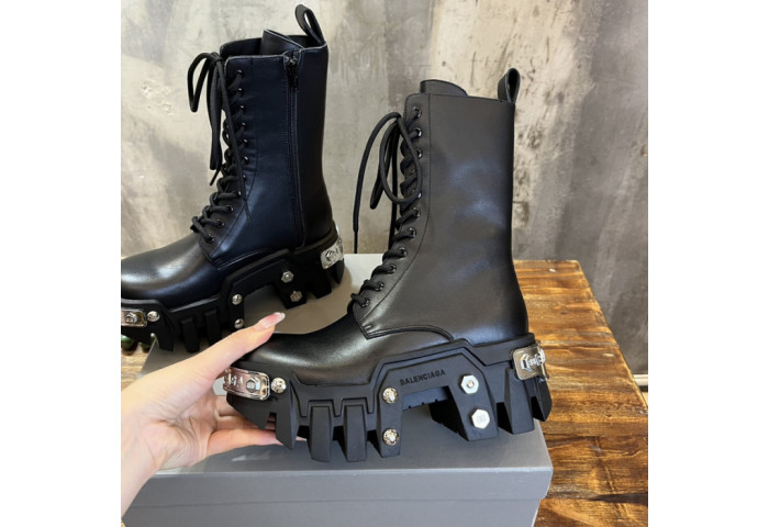 Ba*len*cia*ga boots