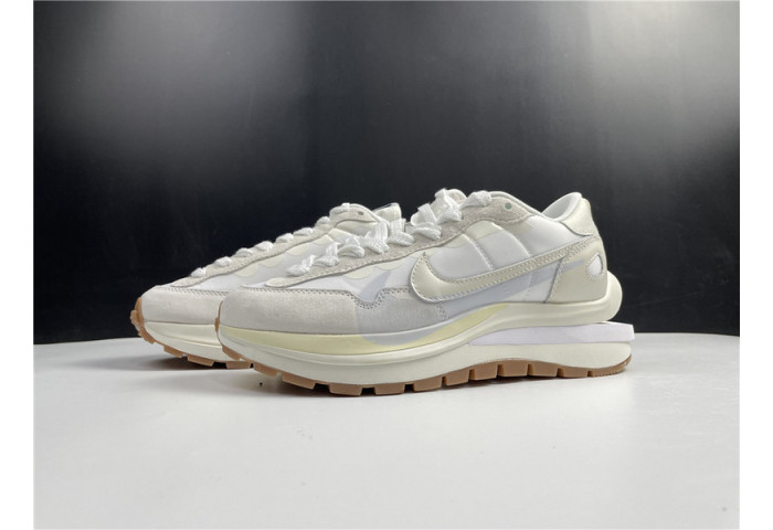 Nike Vaporwaffle Sacai Sail Gum DD1875-100