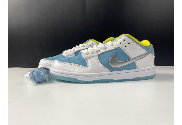 How the FTC x Nike SB Dunk Low DH7687-400