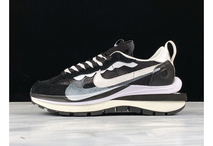 Nike Vaporwaffle sacai Black White CV1363-001