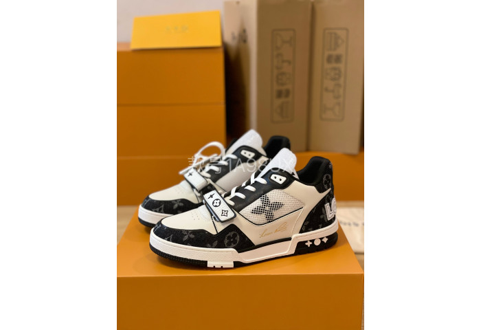 LV Trainer Sneaker