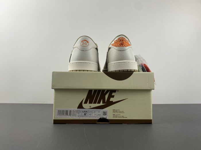 JORDAN 1 RETRO LOW OG SP TRAVIS SCOTT   DZ137-701