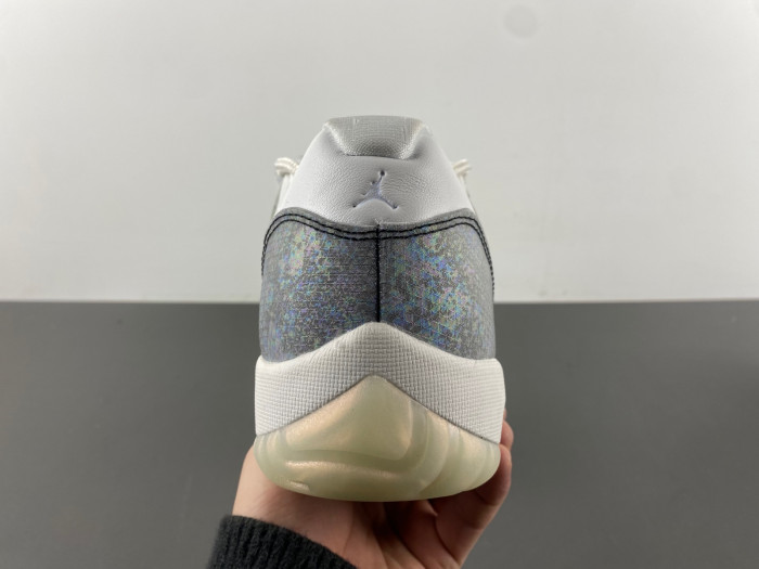 Air Jordan 11 Low 2025 “Snake”    HQ7000-001