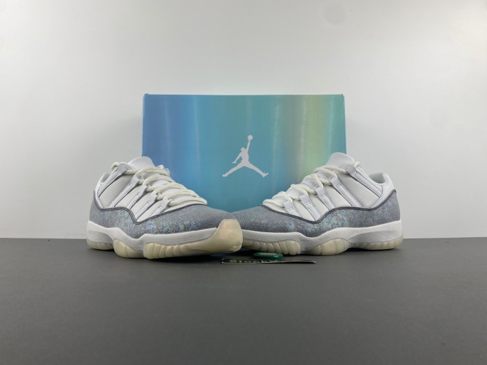 Air Jordan 11 Low 2025 “Snake”    HQ7000-001