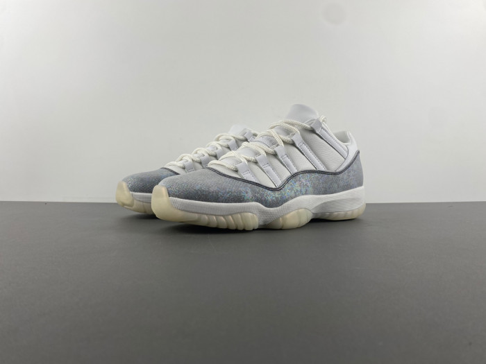 Air Jordan 11 Low 2025 “Snake”    HQ7000-001