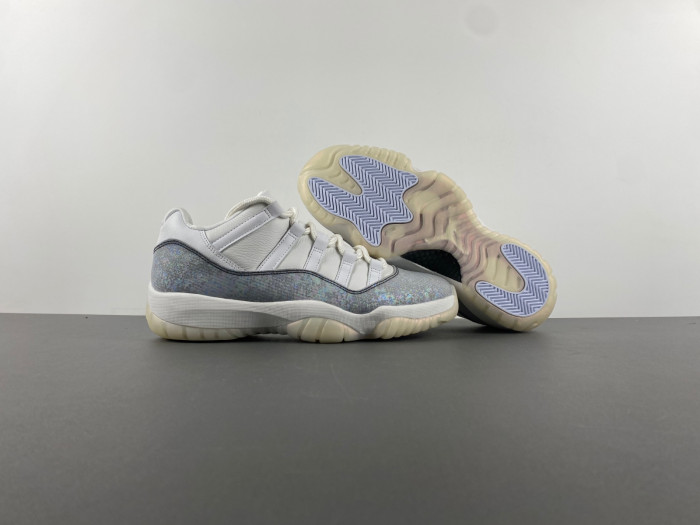 Air Jordan 11 Low 2025 “Snake”    HQ7000-001