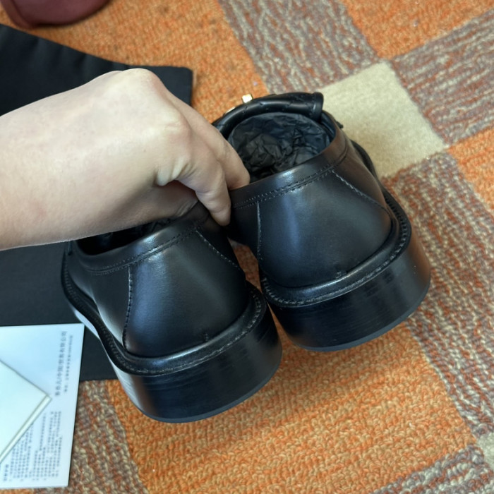 CH@NEL SNEAKERS
