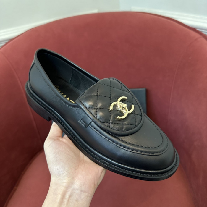 CH@NEL SNEAKERS