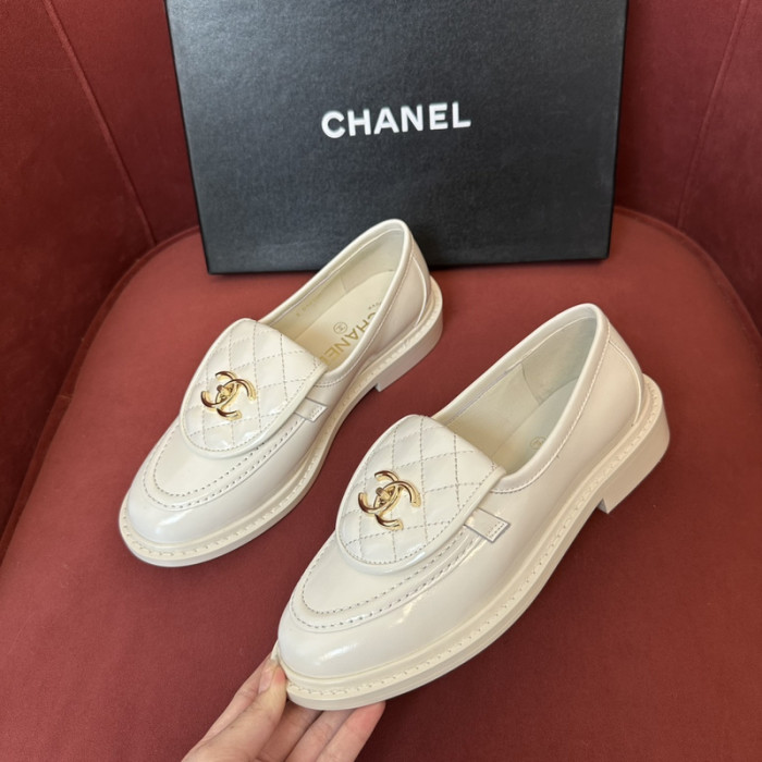 CH@NEL SNEAKERS