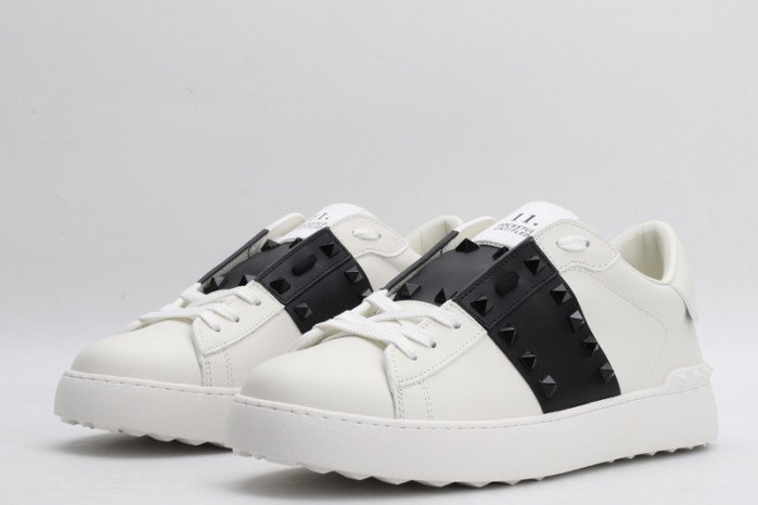 Va*lentino sneaker