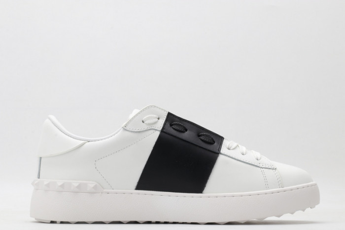 Va*lentino sneaker