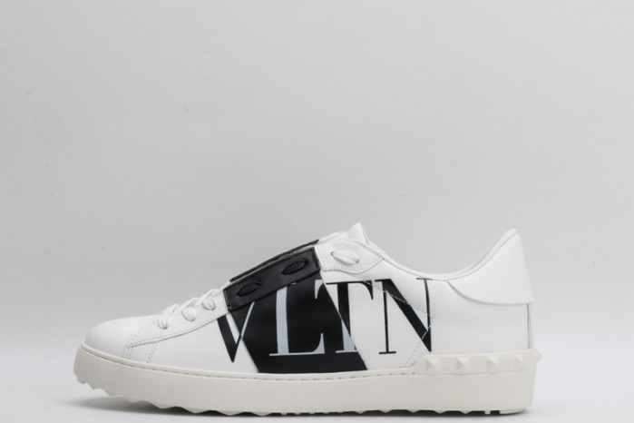 Va*lentino sneaker