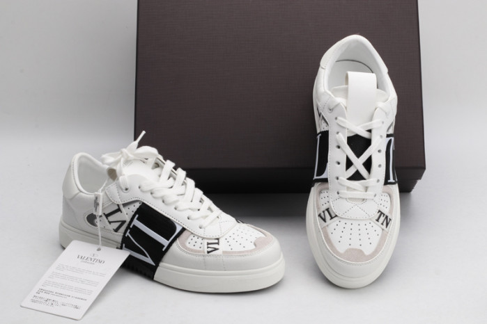 Va*lentino sneaker