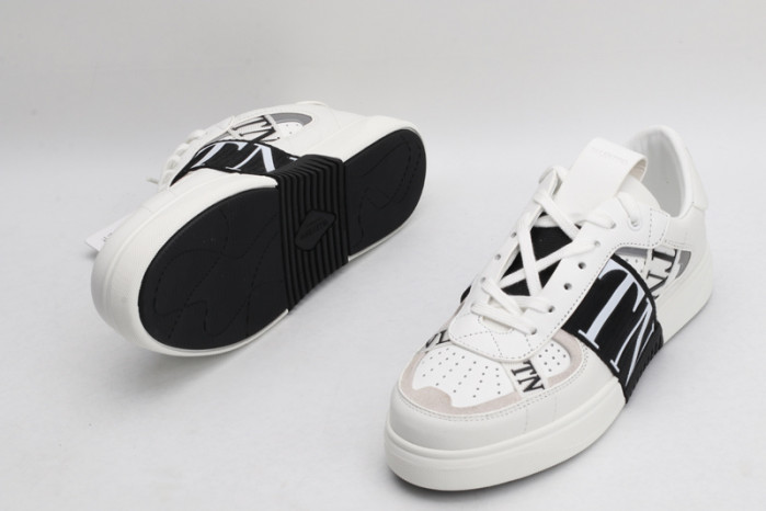Va*lentino sneaker
