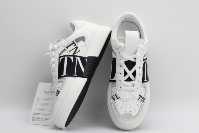 Va*lentino sneaker