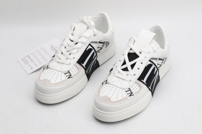 Va*lentino sneaker
