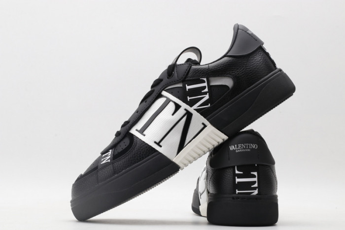Va*lentino sneaker
