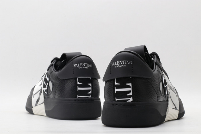 Va*lentino sneaker