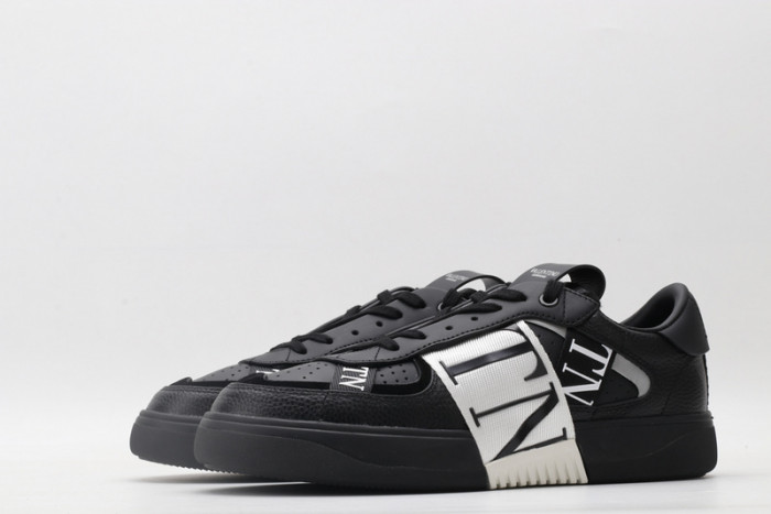 Va*lentino sneaker