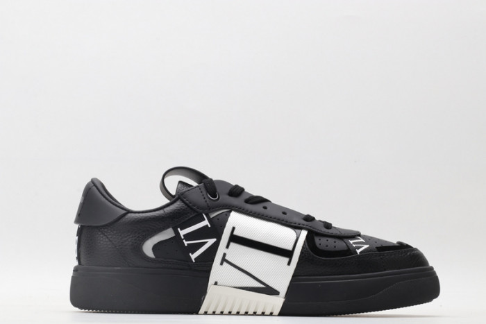 Va*lentino sneaker