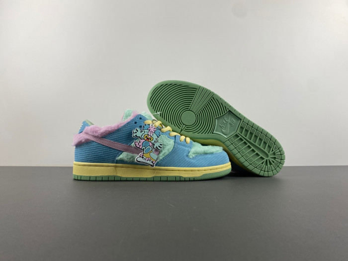 Nike SB Dunk Low Verdy Visty   FN6040-400