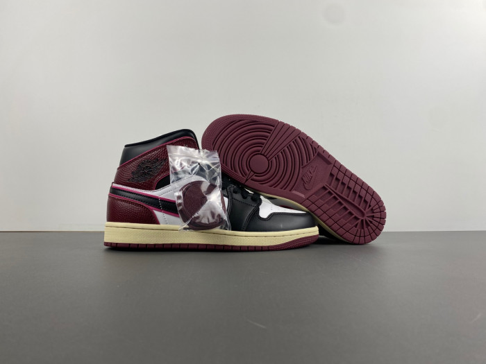 Air Jordan 1 High OG Black Red   FQ7818-101