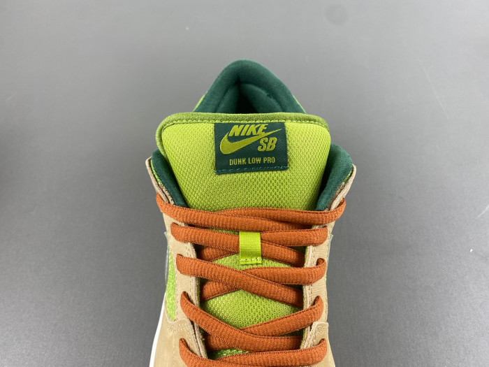 Nike SB Dunk Low “Escargot”   FQ7585-200
