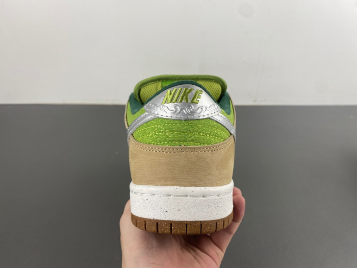 Nike SB Dunk Low “Escargot”   FQ7585-200