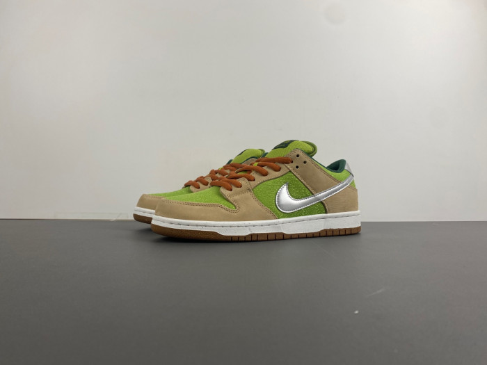 Nike SB Dunk Low “Escargot”   FQ7585-200