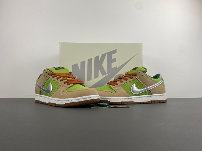 Nike SB Dunk Low “Escargot”   FQ7585-200