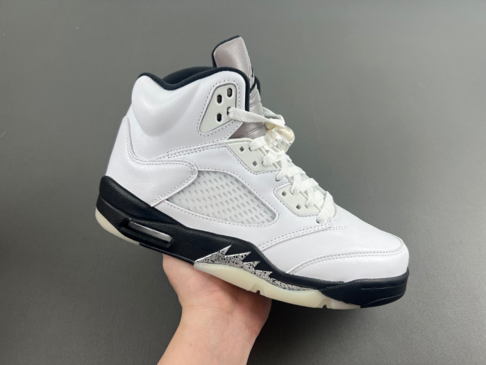 Jordan 5 Retro "White and Black"   DD0587-110