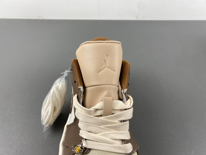 JORDAN 1 RETRO LOW  HF5743-221