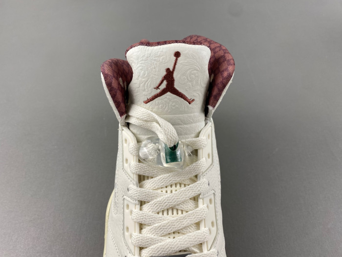 Air Jordan 5 "El Grito" Sail and Dark Pony    HF8833-100