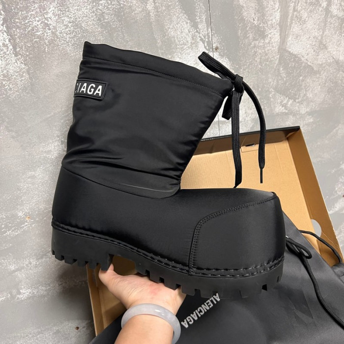 Ba*len*cia*ga boots