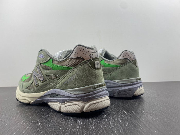 Patta Keep Your Family Close x New Balance 990 v3   M990PP3