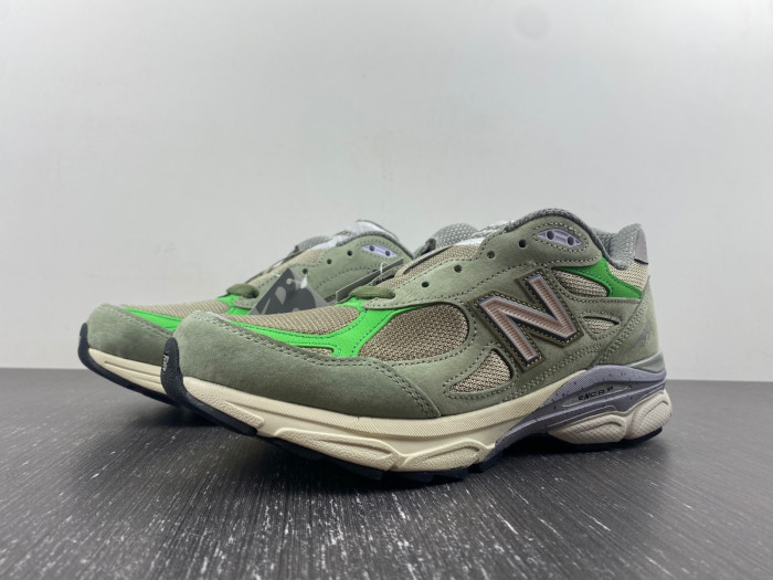 Patta Keep Your Family Close x New Balance 990 v3   M990PP3