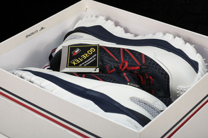 MONCLER TRAILGRIP GORE-TEX