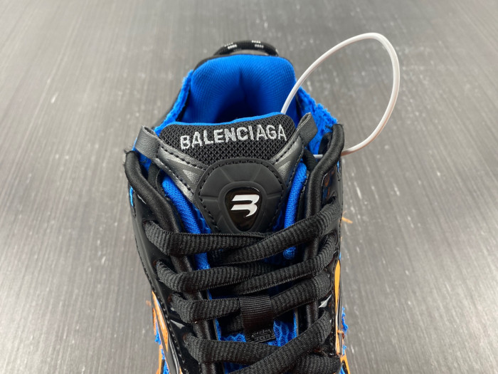 Ba*len*cia*ga runner