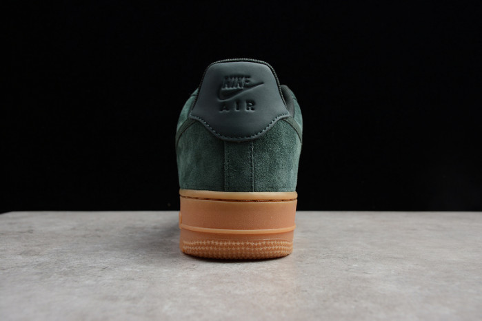 NIKE AIR FORCE 1 ´07 LV8 SUEDE OUTDOOR GREEN BRAND  AA1117-300