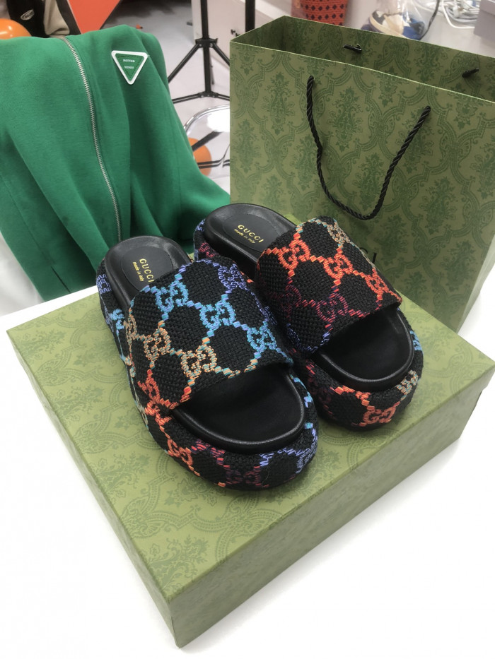 GUCC SANDALS