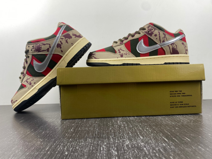 Nike SB Dunk Low Freddy Krueger   313170-202