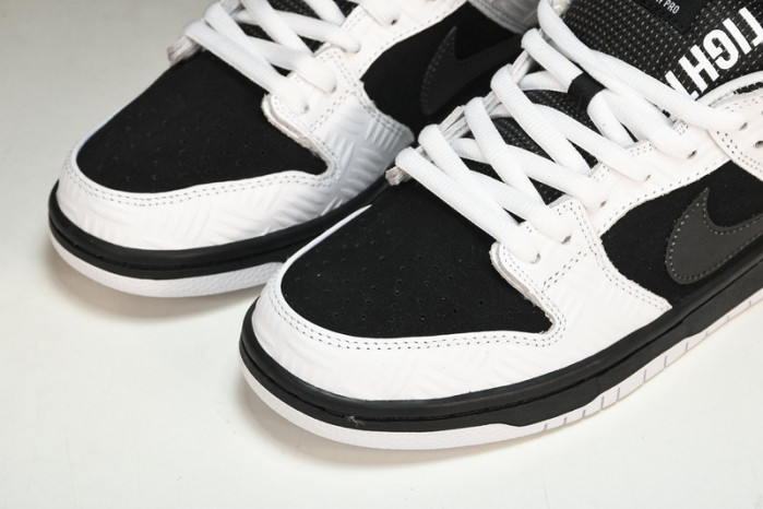 Nike SB Dunk Low x Tightbooth  FD2629-100