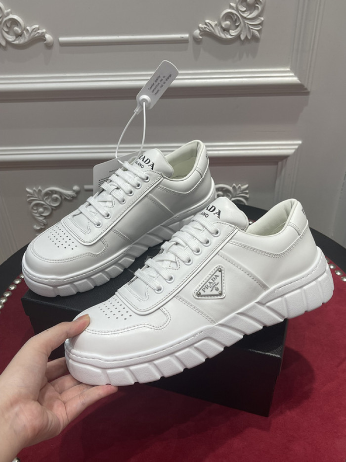 Pra*a-monolith white