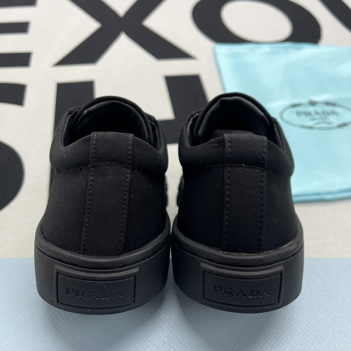 Pra*a  low top sneake