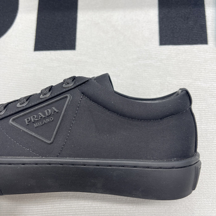 Pra*a  low top sneake